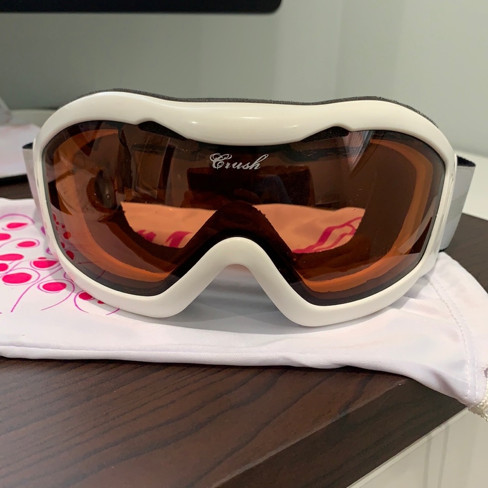 Women’s Winter Skiing/Snowboarding/Snow Goggles